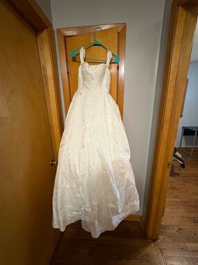 WEDDING BELLES NEW YORK Ivory Floral-Textured Ball Gown Wedding Dress